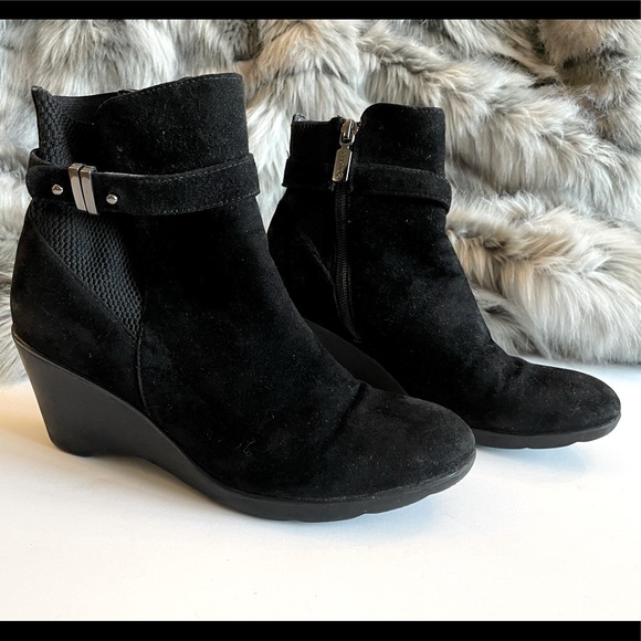 Waterproof Black Suede wedge ankle boot - Picture 1 of 7